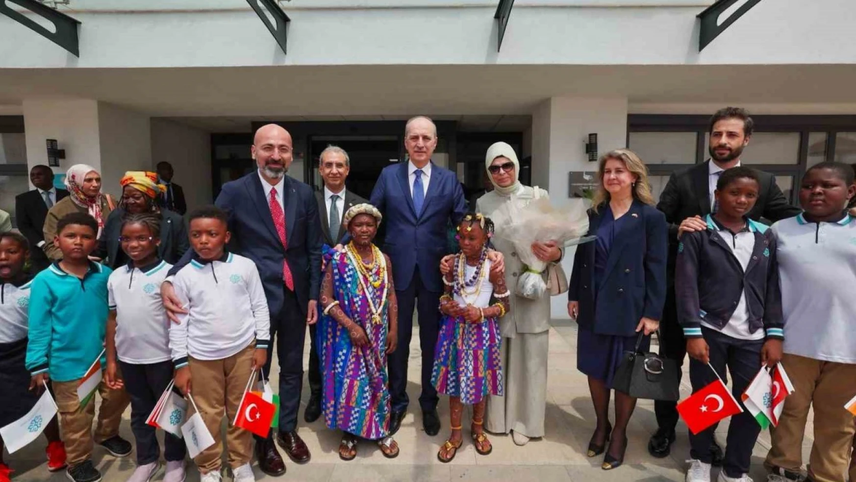 TBMM Başkanı Kurtulmuş, Fildişi Sahili'nde Uluslararası Maarif Okullarını ziyaret etti