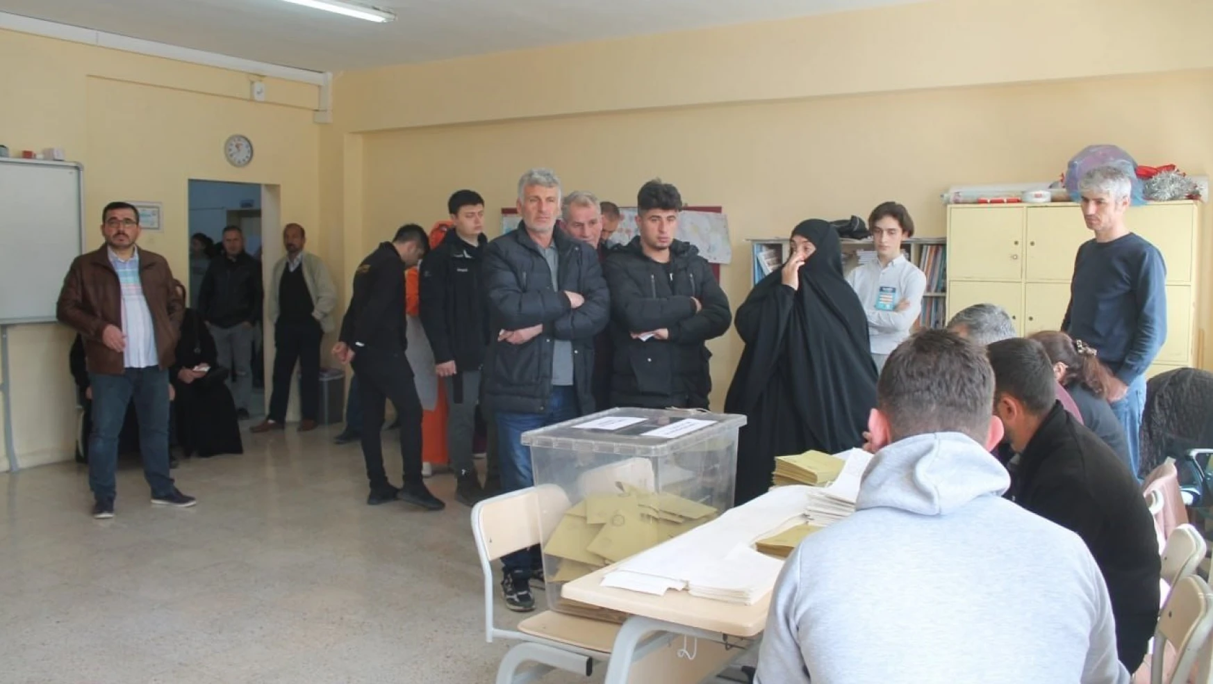 Türkiye'nin en az nüfuslu ili Bayburt'ta oylar heyecanla kullanılmaya başladı