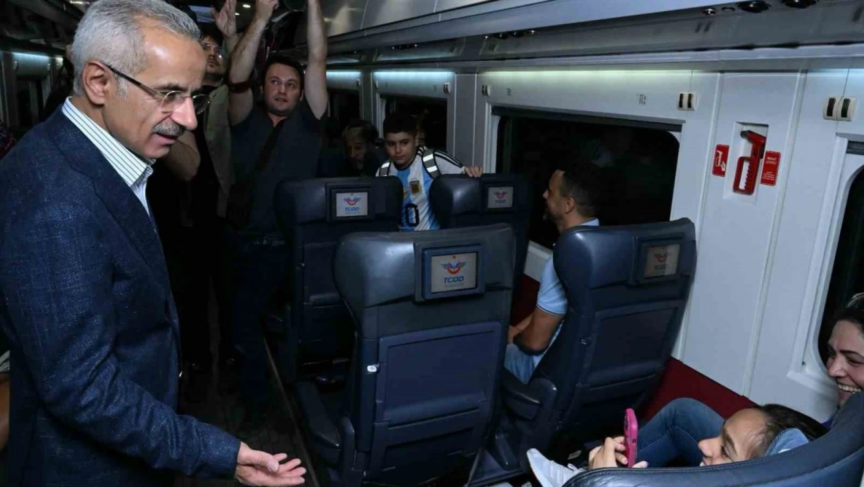 Ulaştırma ve Altyapı Bakanı Uraloğlu: 'Emeklilerimize trenlerde yüzde 10 indirim uygulayacağız'