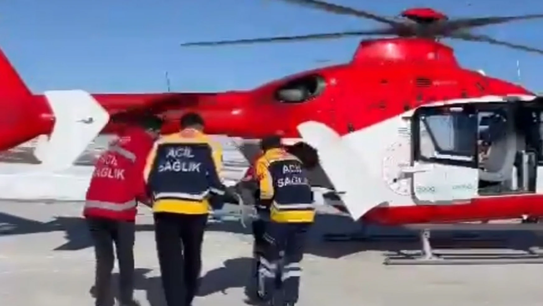 Van'da göğüs ağrısı olan hasta için helikopter havalandı
