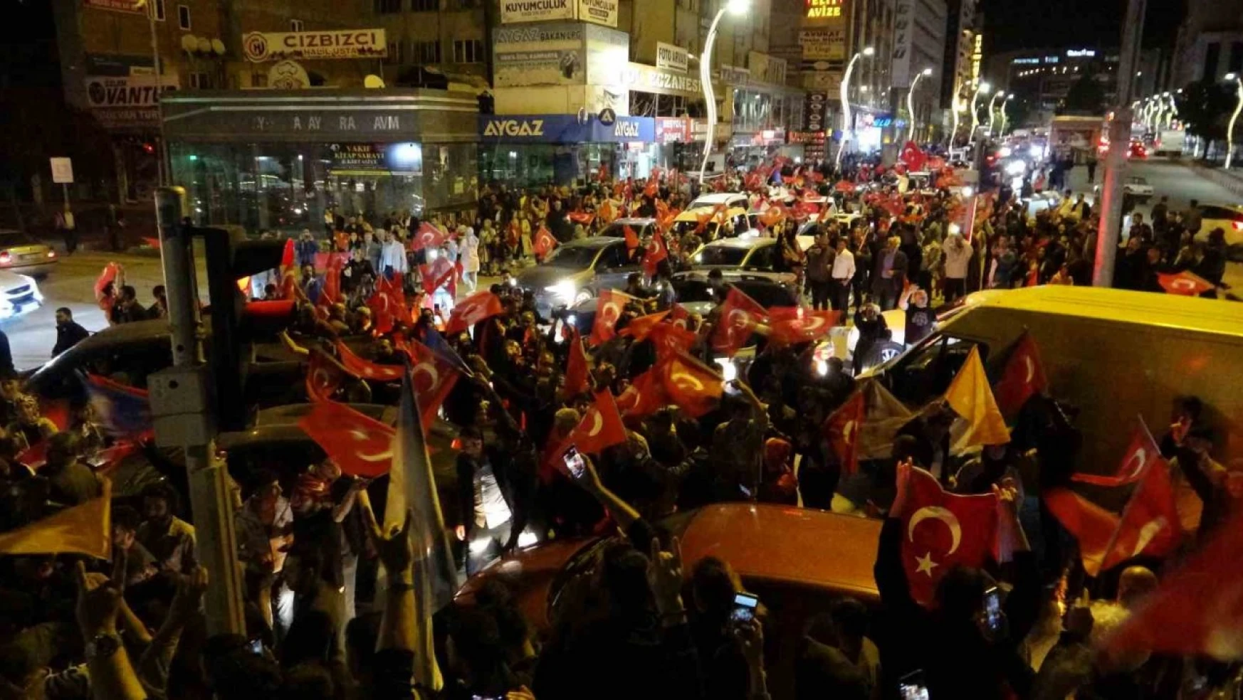 Van'dan Kılıçdaroğlu'na sloganlı uğurlama