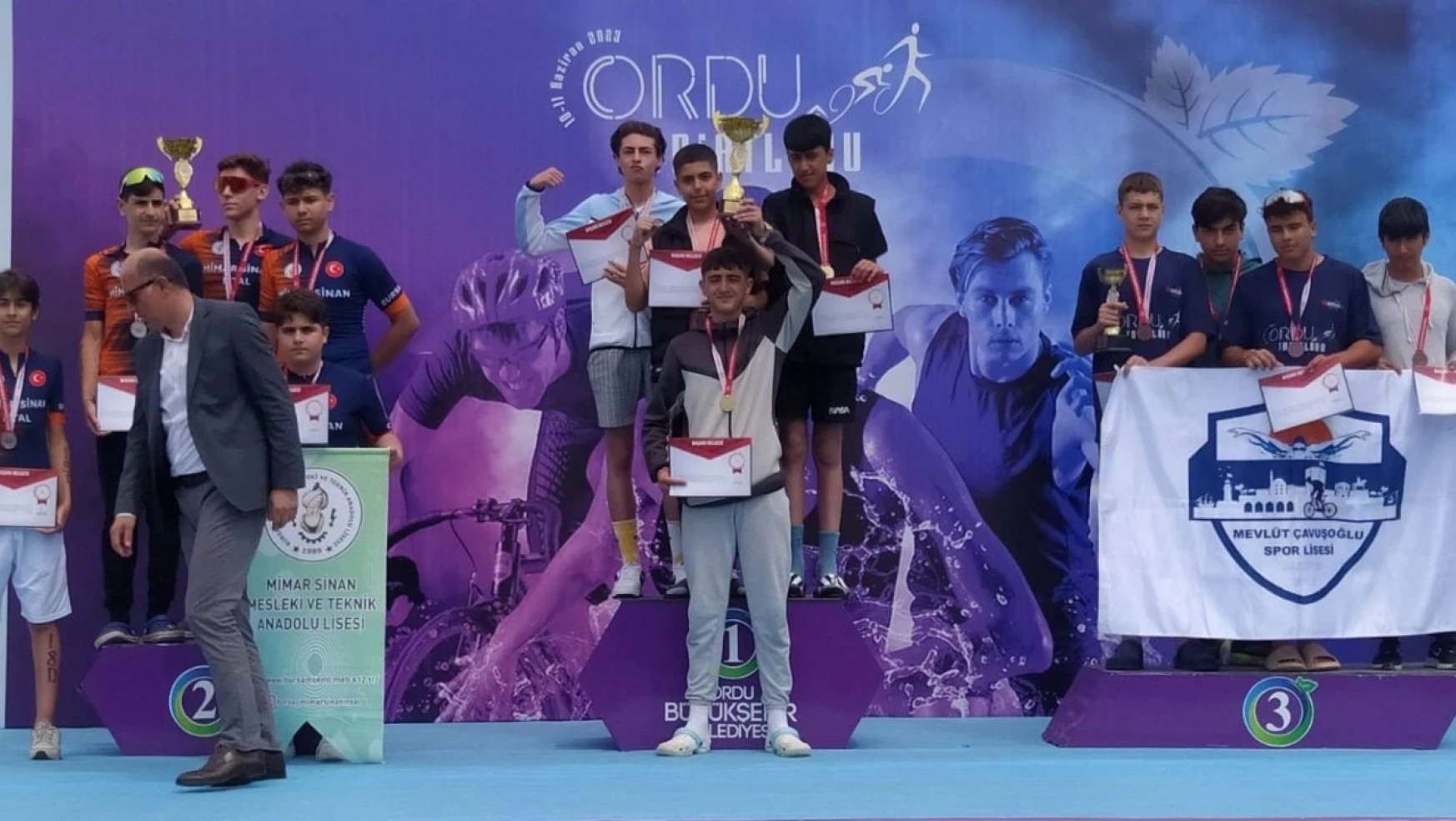 'Okul Sporları Triatlon Türkiye Şampiyonası'na Van damgası