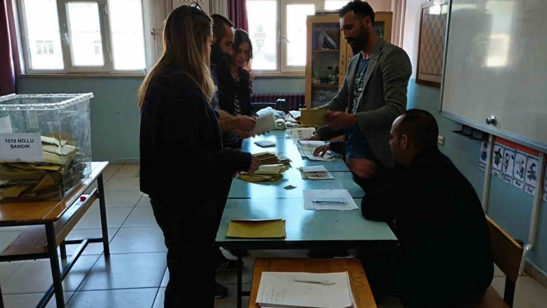Varto'da oy kullanma işlemi sorunsuz devam ediyor