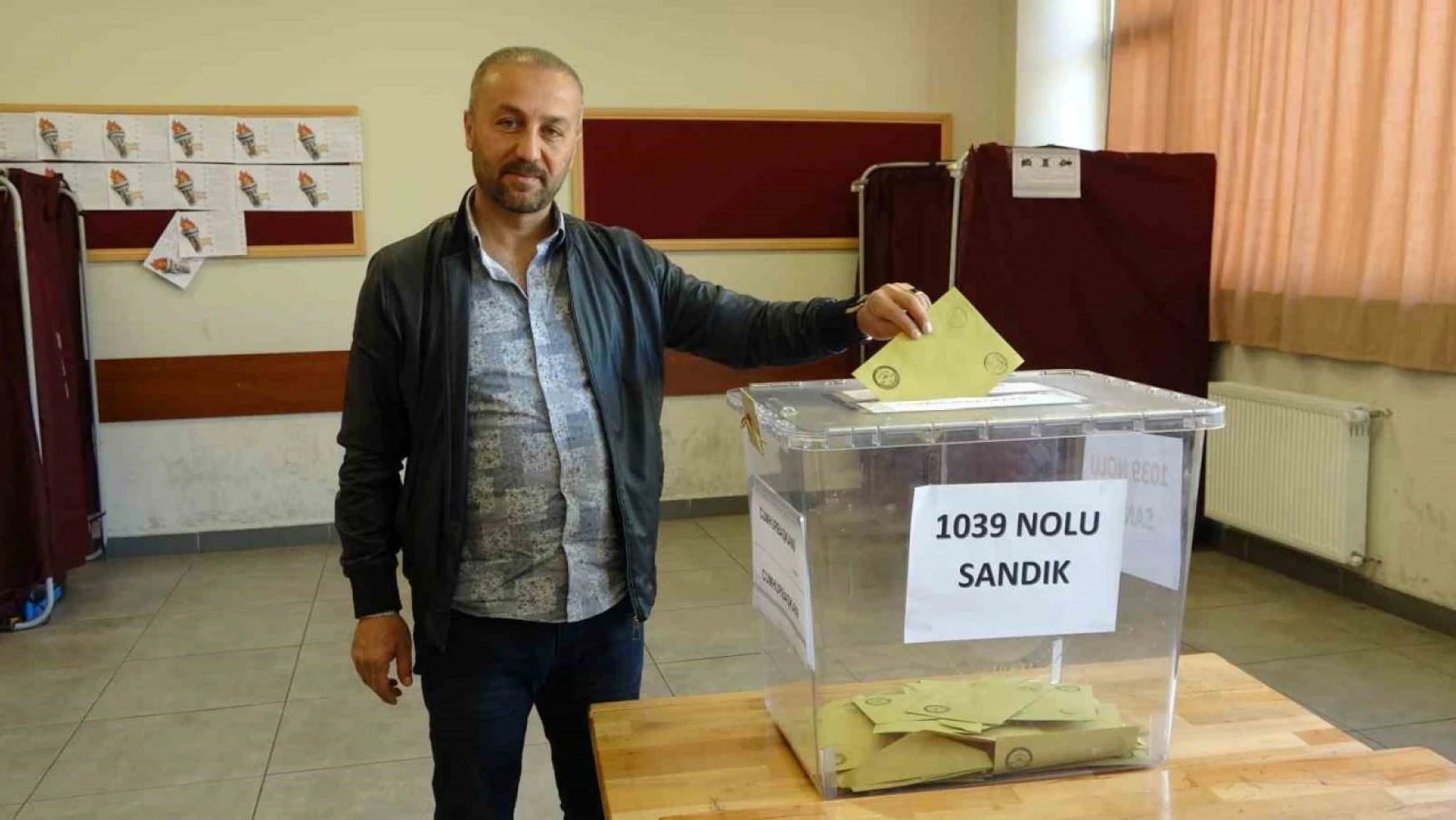Yüksekova'da oy kullanma işlemi devam ediyor