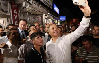 Bakan Yerlikaya Ağrı'da esnafla buluştu