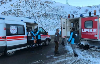 Bingöl'ün mezrasında UMKE'den 60 yaşındaki hastaya zorlu nakil