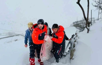 Ayağı kırık vatandaşı dondurucu soğukta 400 metre sırtlayan AFAD