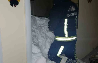 Van çatak'ta çığ dehşeti: Kayıp var, onlarca ev boşaltıldı