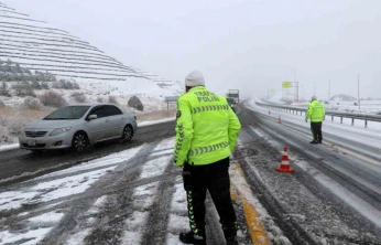 Erzincan, Erzurum ve Bayburt'a kuvvetli kar ve fırtına geliyor: Kritik uyarı!