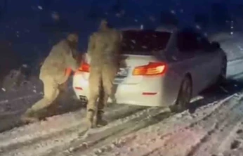 Muş-Bulanık yolunda ulaşıma kar engeli