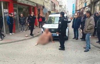 İlkadım'da şaşkına çeviren olay: Caddede çıplak yürüyen adam yakalandı