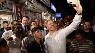 Bakan Yerlikaya Ağrı'da esnafla buluştu