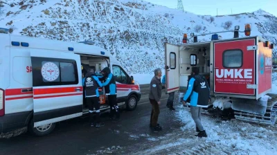 Bingöl'ün mezrasında UMKE'den 60 yaşındaki hastaya zorlu nakil