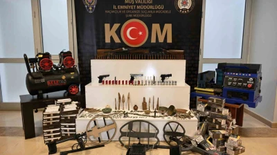 Muş'ta silah, mühimmat ve tarihi eser ele geçirildi