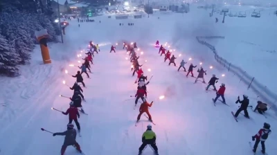 Genç kayakçılar, Bursa'daki yangında ölen kayakçıları andı