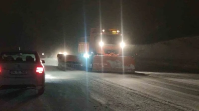 Son dakika: Van'da 341 köy yolu kapandı, okullar tatil edildi