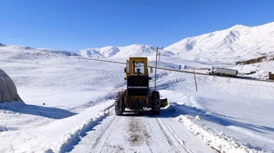 Van'da 35 ulaşım yolu kapalı