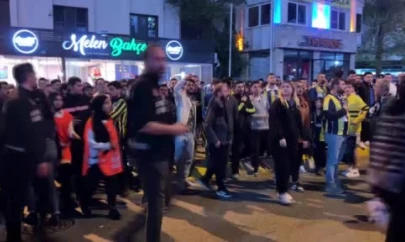 Fenerbahçe taraftarı, derbi maçı sonrası Başkan Ali Koç ve yönetime tepki gösterdi