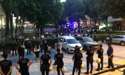 İzmir'de Cumhurbaşkanı'na hakaret içerikli duvar yazısı yazan 4 şüpheli tutuklandı