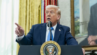 Trump, Suriye'ye yönelik tüm yaptırımları kaldıracaklarını açıklayarak,  Cumhurbaşkanı Recep Tayyip Erdoğan ve Suudi Arabistan Veliaht Prens Muhammed bin Selman'la karar aldığını ifade etti