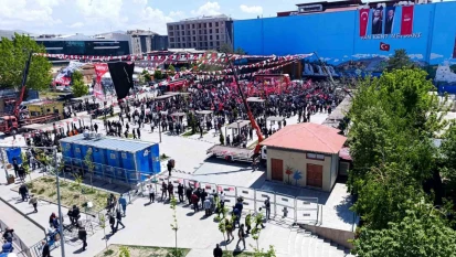 Van'da CHP mitingine katılım düşük kaldı