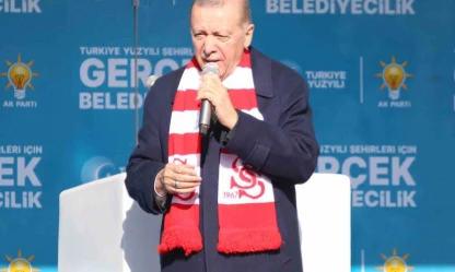 'Doğal olan normal doğum' yazılı pankartla çıkması sosyal medyada geniş yankı uyandırmıştı. Cumhurbaşkanı Recep Tayyip Erdoğan da pankartla ilgili paylaşım yaptı