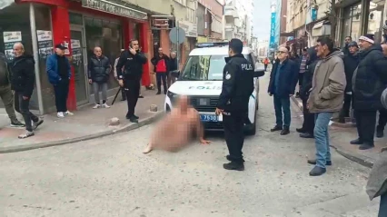 İlkadım'da şaşkına çeviren olay: Caddede çıplak yürüyen adam yakalandı