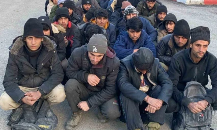 Ağrı'da 29 Afganistan ve 1 Pakistanlı kaçak yakalandı