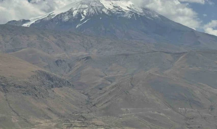 Ağrı Dağı'na yaz mevsiminden sonra ilk kar düştü