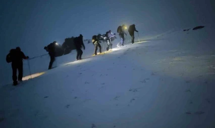 Ağrı Dağı'nda kaybolan 2 dağcının cansız bedenine ulaşıldı