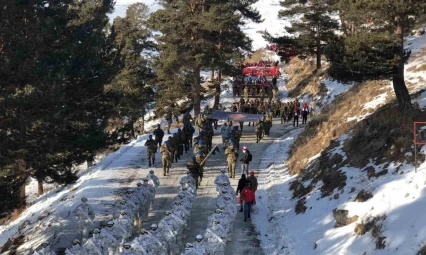 Binlerce kişi şehitler için Sarıkamış'ta yürüdü