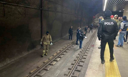 Marmaray'da tren aylarına atlayan şahıs hayatını kaybetti