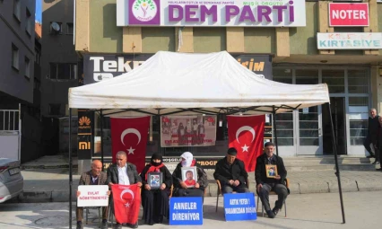 Muş'ta ailelerin evlat nöbeti sürüyor