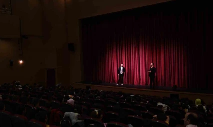 Pursaklar'da ''Bulgaristan Pirin'den Folklor Sihri'' tiyatro oyunu sahnelendi
