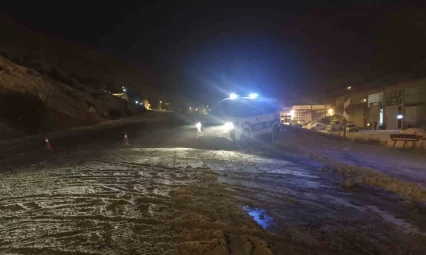 Sivas'ta tipi etkili oldu: Kayseri-Malatya yolu ulaşıma kapandı