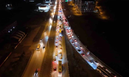 Yarıyıl tatili başladı, 43 ilin geçiş noktasında trafik yoğunluğu arttı: Araç trafiği havadan görüntülendi