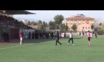 Cizre Serhat Spor ile Yeşil Varto Futbol takımları arasındaki BAL müsabakası olaylı geçti