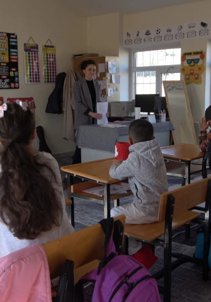 Tek öğretmen, dört öğrenci: Köy okuluna yürek ısıtan dokunuş