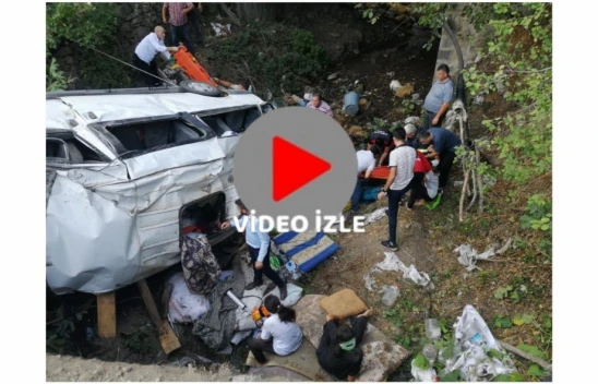 Tokat'ta fındık işçilerini taşıyan minibüs devrildi, çok sayıda yaralı var