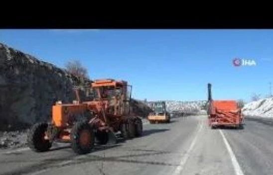 Adıyaman-Malatya karayolundaki dev çatlaklar korkuttu