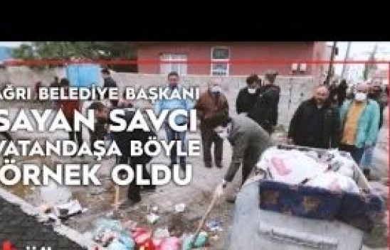 Ağrı Belediye Başkanı Savcı Sayan vatandaşa böyle örnek oldu çöpleri topladı