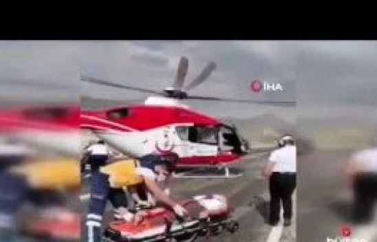 Ambulans helikopter kara yoluna indi