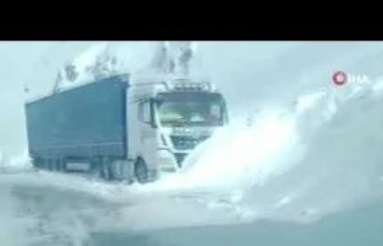 Ardahan'da TIR'lar yolda kaldı