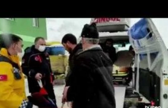 Bingöl'de ekipler hasta kadını hastaneye ulaştırmak için seferber oldu
