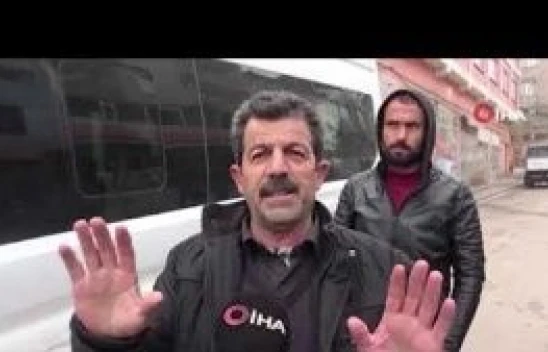 Çalışır halde park edilen TIR, 5 araca ve taksi durağına çarptı