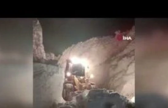 Çatak'ta çığ düştü: 9 yerleşim yerinin yolu kapandı