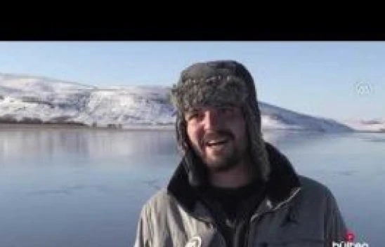 Çıldır Gölü soğukların etkisiyle kısmen dondu