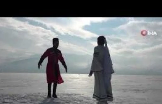 Çıldır Gölü üzerinde Kafkas gösterisi