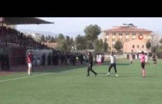 Cizre Serhat Spor ile Yeşil Varto Futbol takımları arasındaki BAL müsabakası olaylı geçti