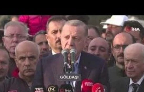 Cumhurbaşkanı Erdoğan deprem bölgesinde çocuklara para dağıttı